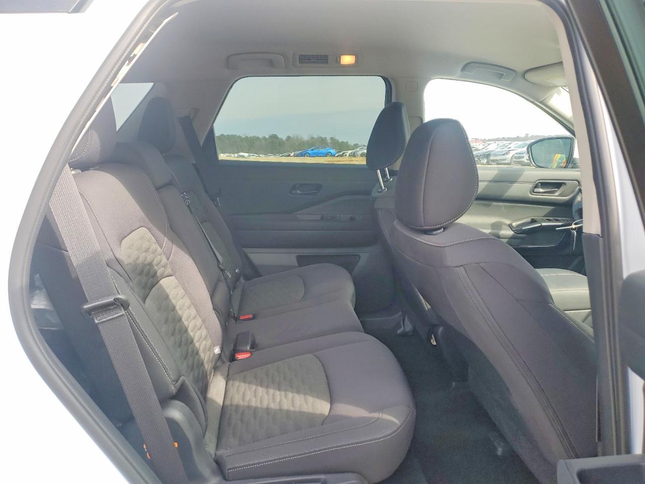 2025 Nissan Pathfinder Sv - zdjęcie 11