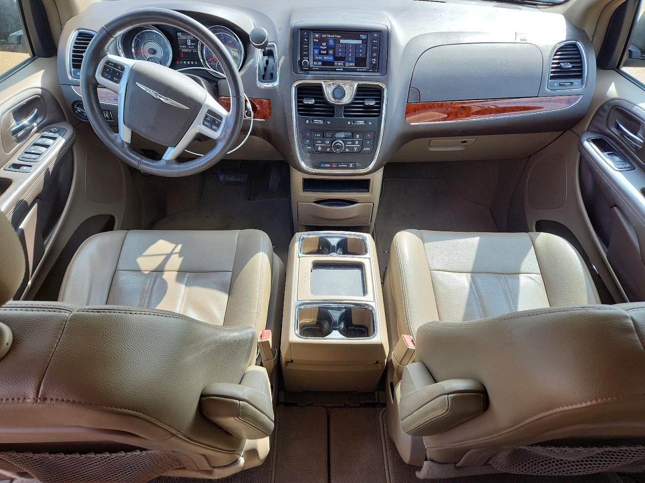 2013 Chrysler Town & Country Touring L - zdjęcie 8
