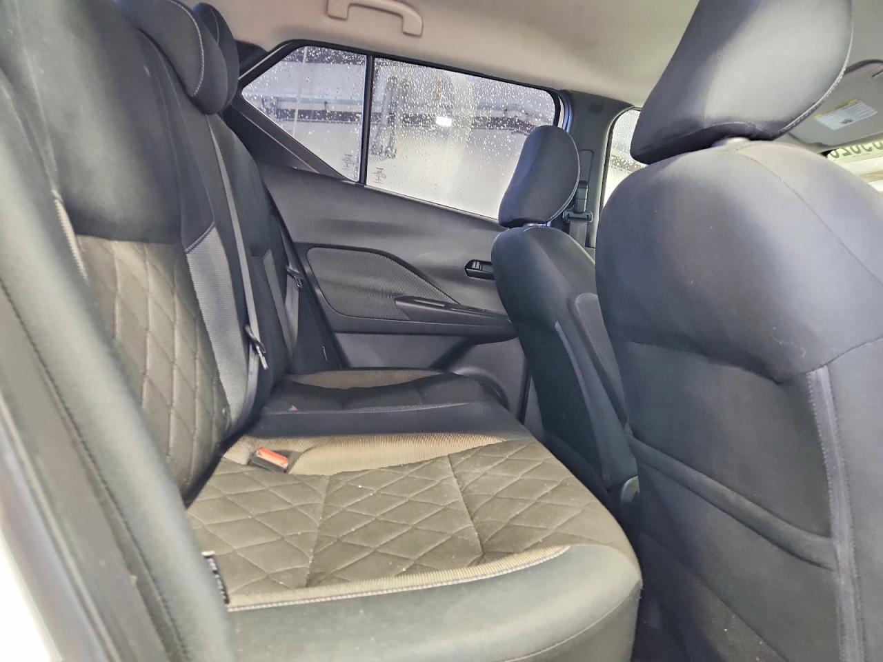 2020 Nissan Kicks S - zdjęcie 11