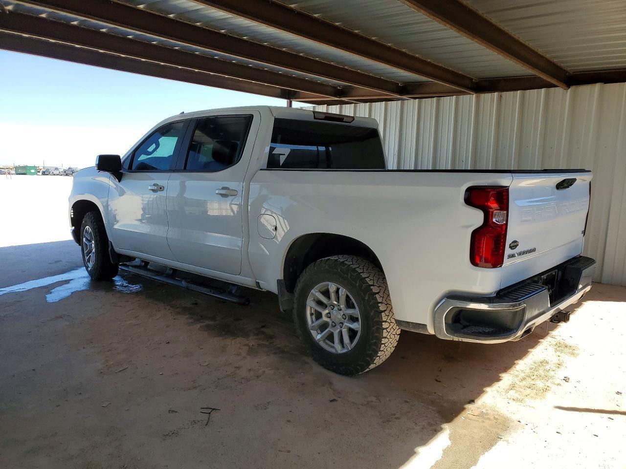 2023 Chevrolet Silverado K1500 Lt - zdjęcie 2
