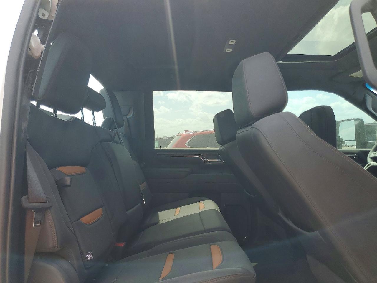 2024 GMC Sierra K2500 At4 - zdjęcie 10