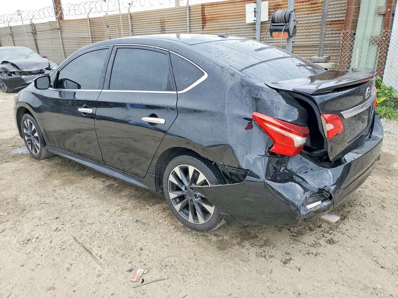 2019 Nissan Sentra Sr - zdjęcie 2