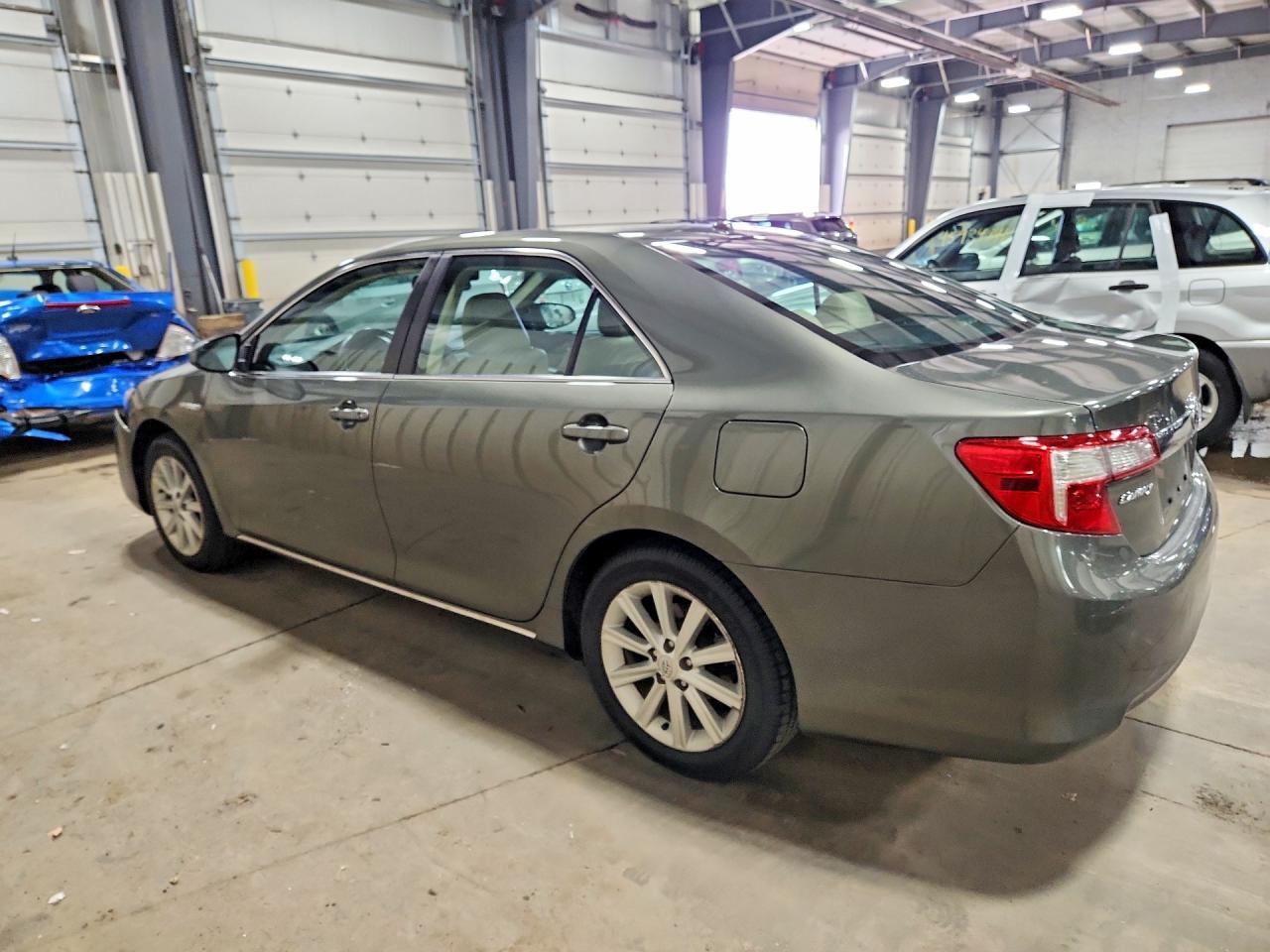 2014 Toyota Camry Hybrid Xle - zdjęcie 2