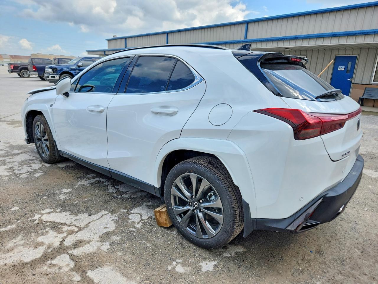 2025 Lexus Ux 300H Base - zdjęcie 2