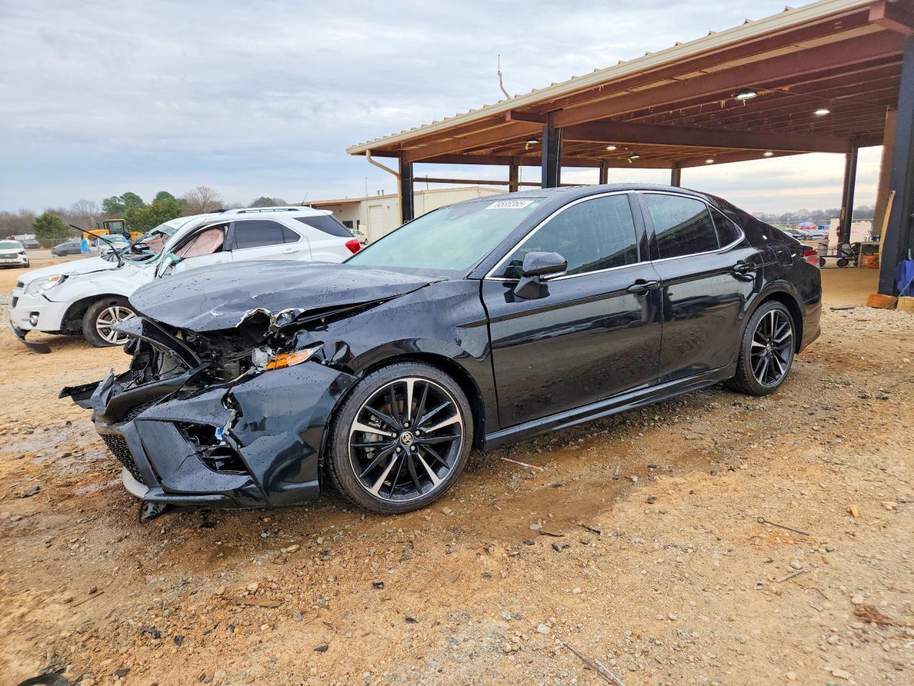 2020 Toyota Camry Xse - zdjęcie główne