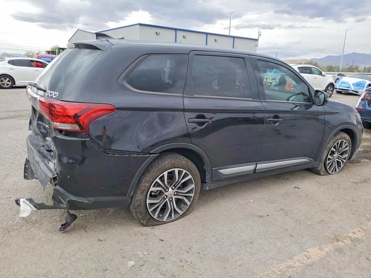 2017 Mitsubishi Outlander Se - zdjęcie 3