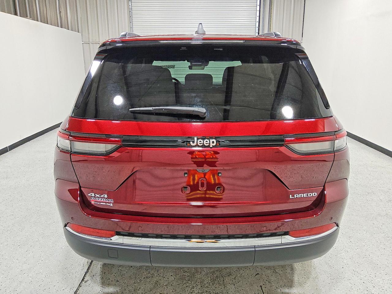 2025 Jeep Grand Cherokee Laredo - zdjęcie 6