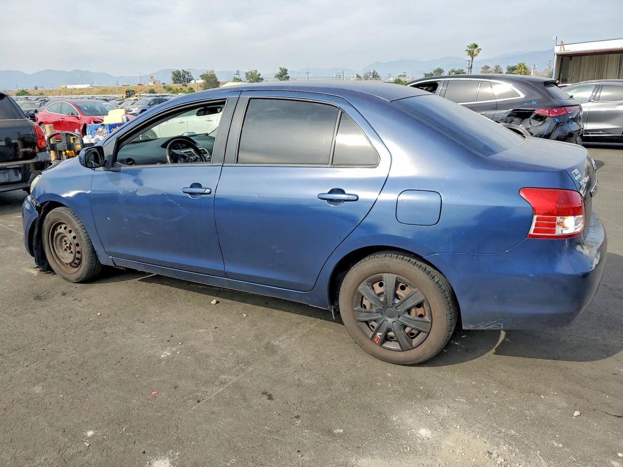 2022 Toyota Yaris - zdjęcie 2