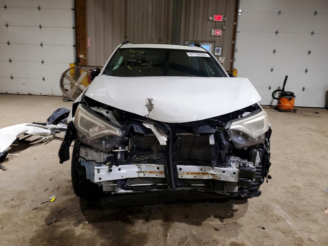 2017 Toyota Rav4 Se - zdjęcie 5