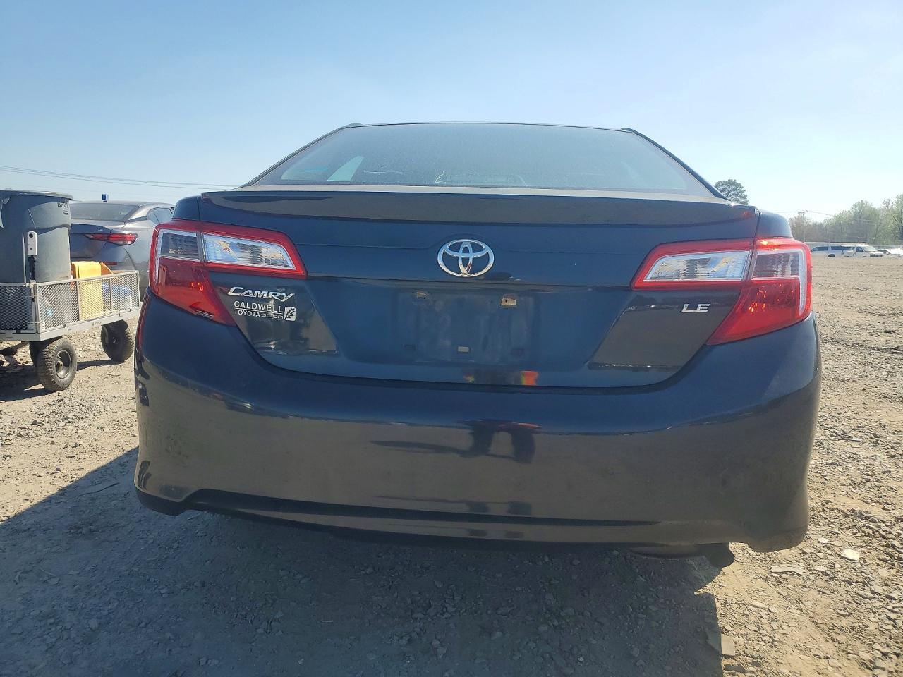 2013 Toyota Camry Le - zdjęcie 6