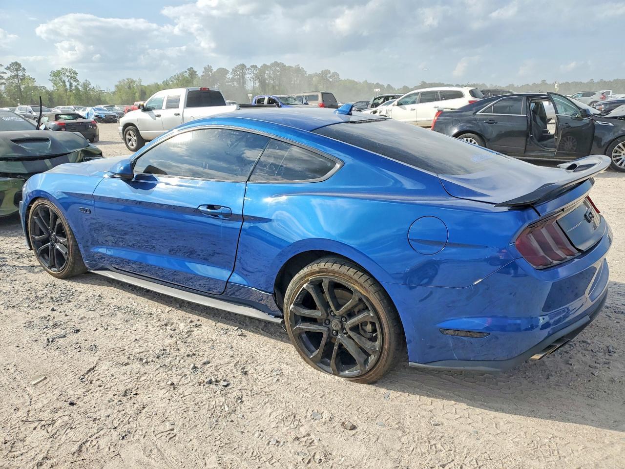 2022 Ford Mustang Gt - zdjęcie 2