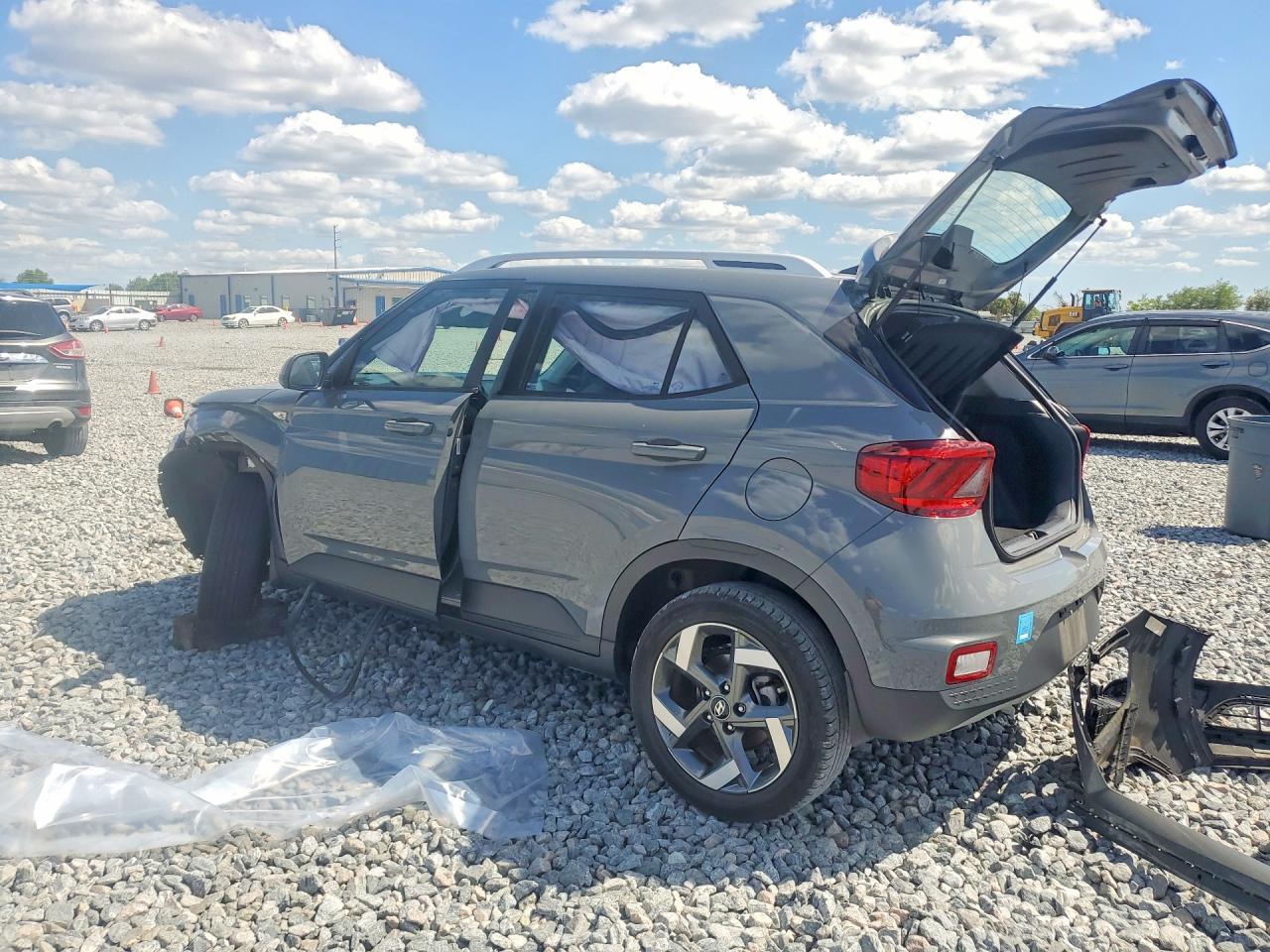 2022 Hyundai Venue Sel - zdjęcie 2