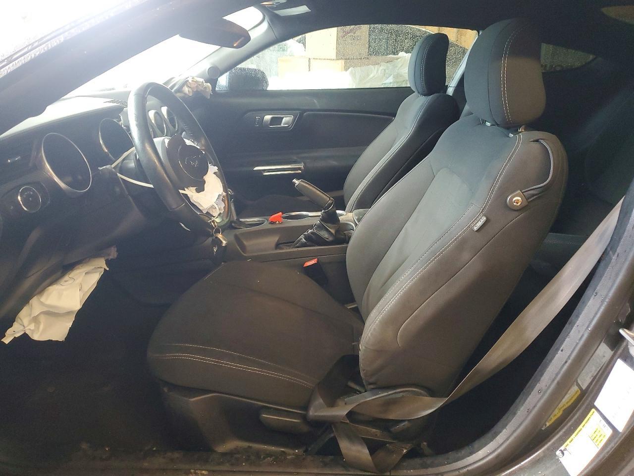 2020 Ford Mustang - zdjęcie 7