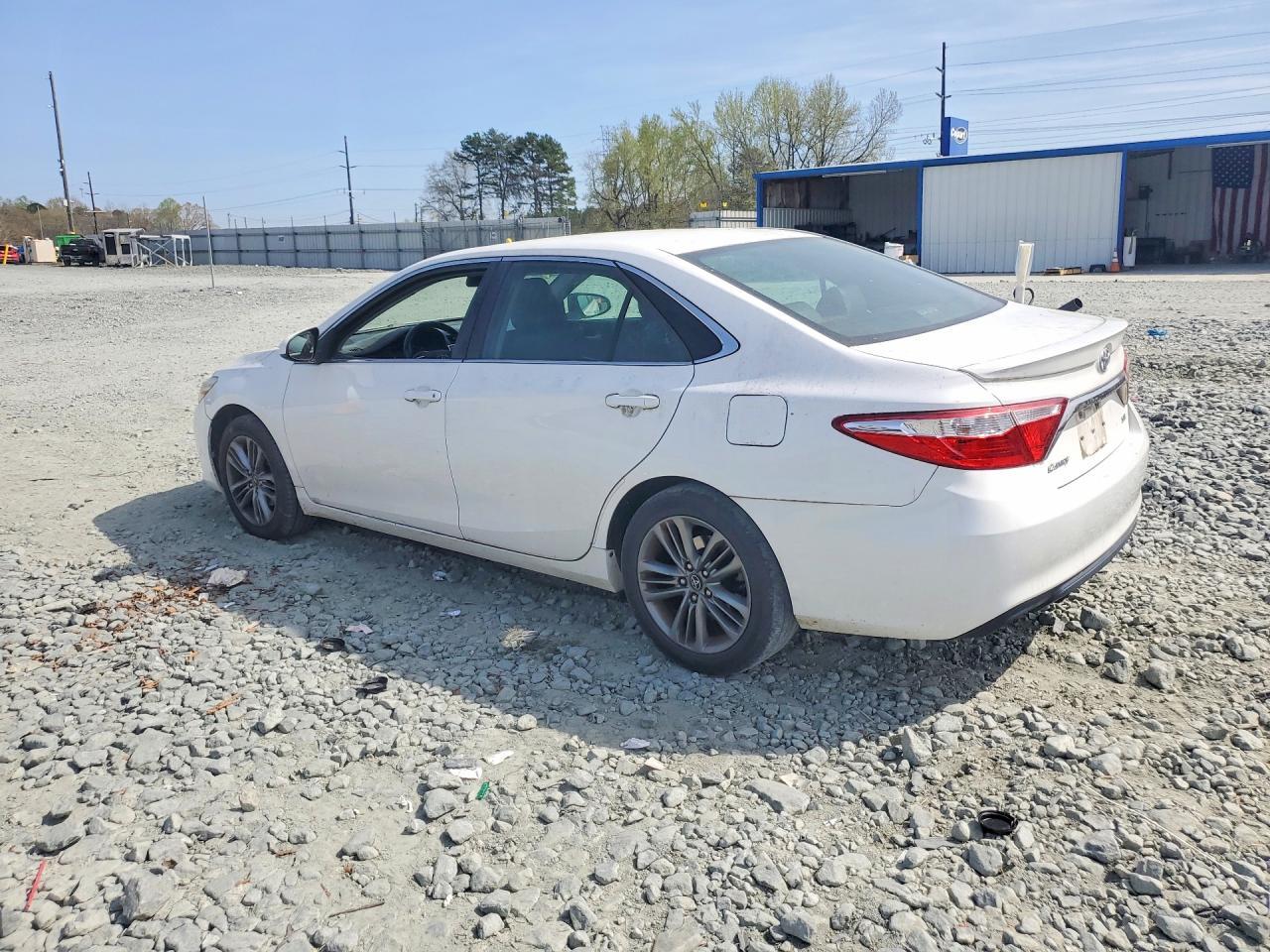 2016 Toyota Camry Se - zdjęcie 2