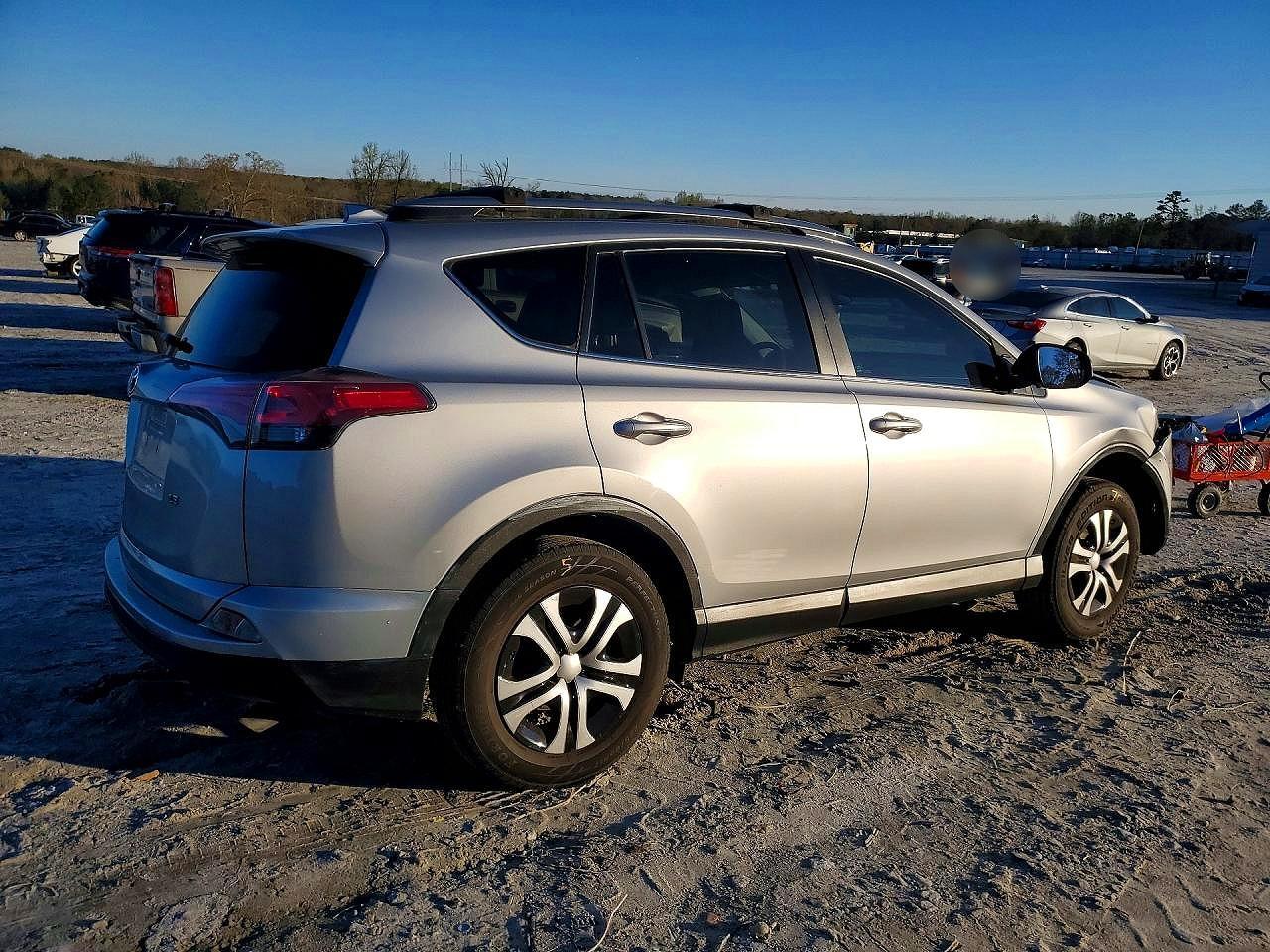 2017 Toyota Rav4 Le - zdjęcie 3
