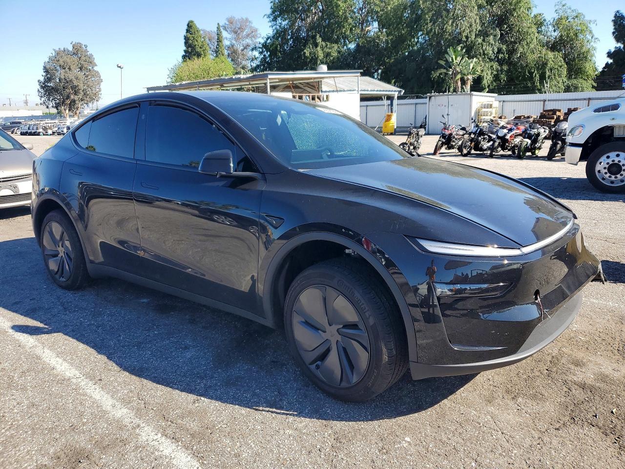 2026 Tesla Model Y - zdjęcie 4