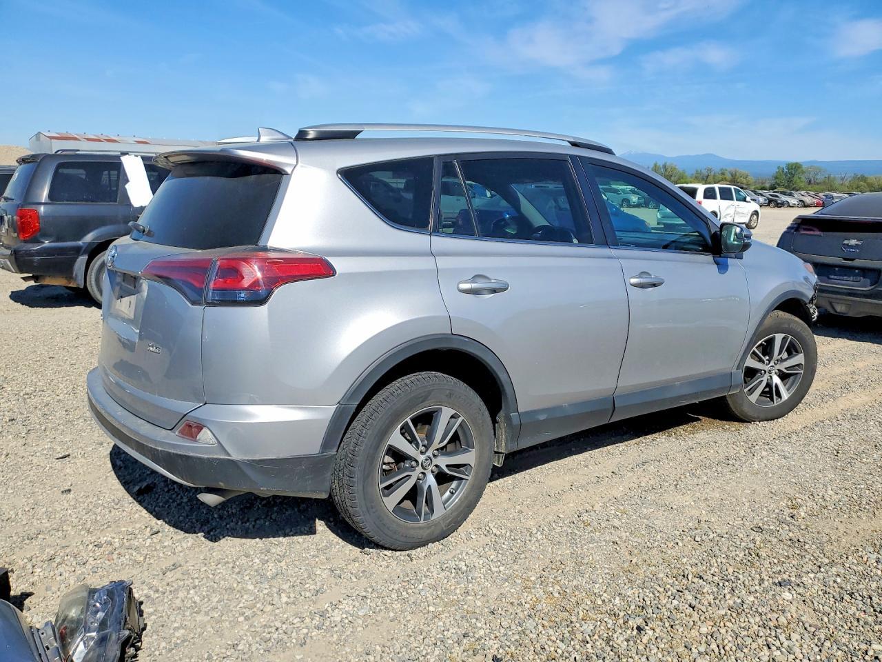 2016 Toyota Rav4 Xle - zdjęcie 3