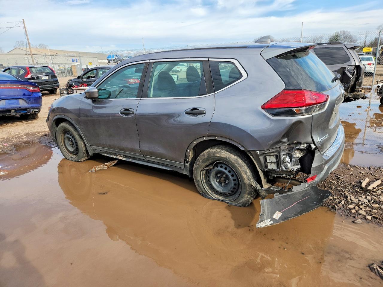 2017 Nissan Rogue S - zdjęcie 2