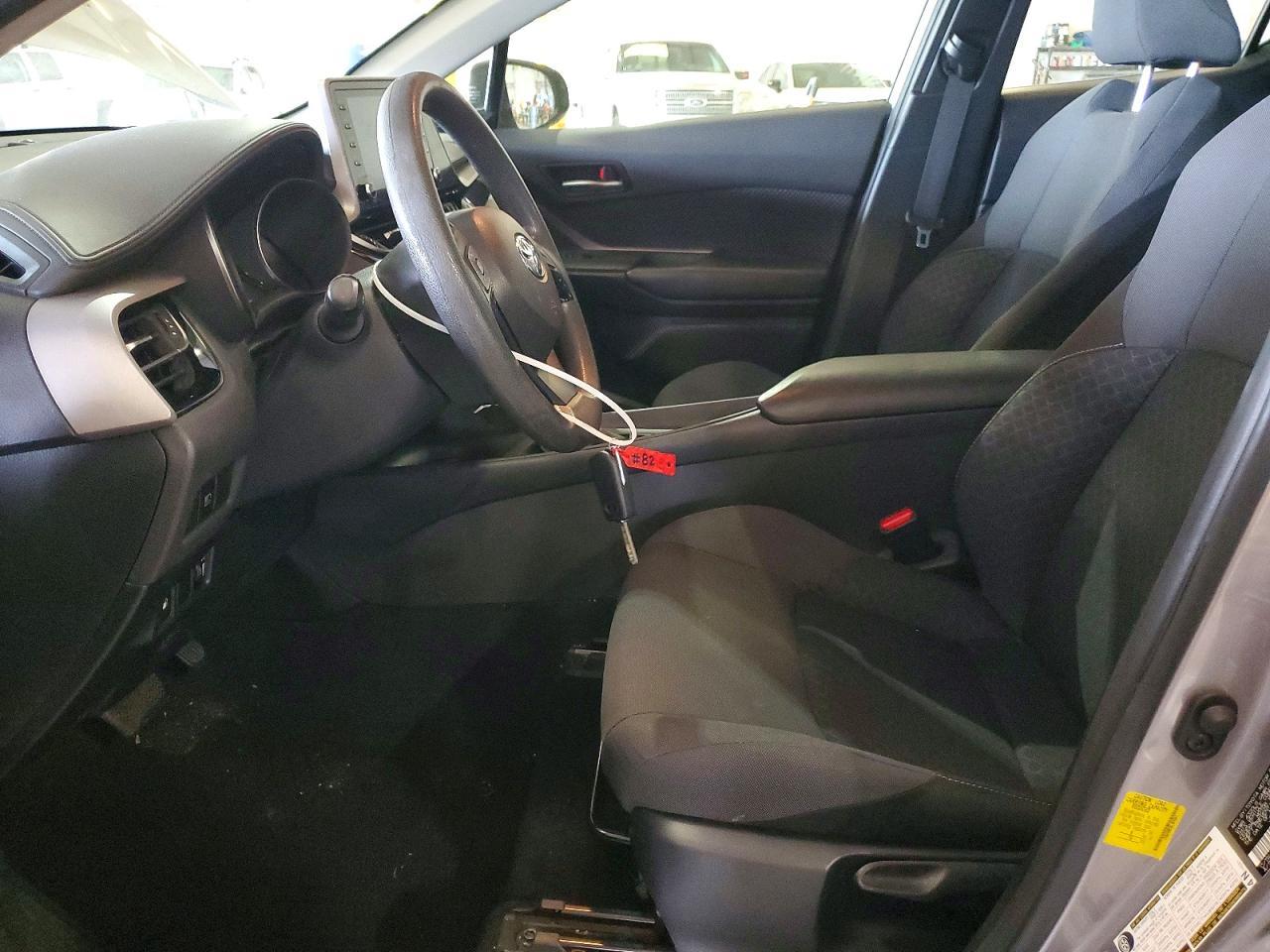 2020 Toyota C-Hr Le - zdjęcie 7