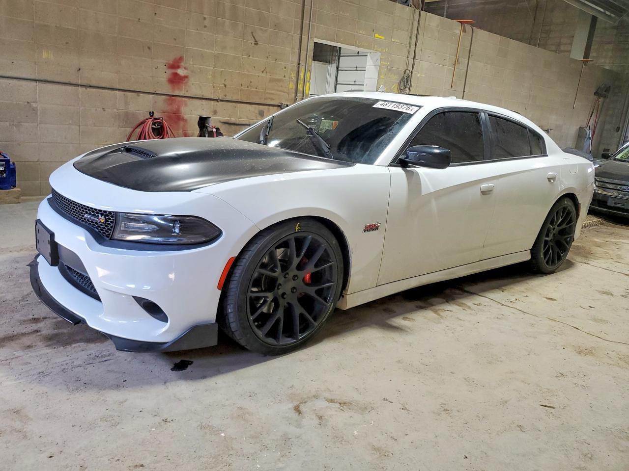 2016 Dodge Charger R - zdjęcie główne