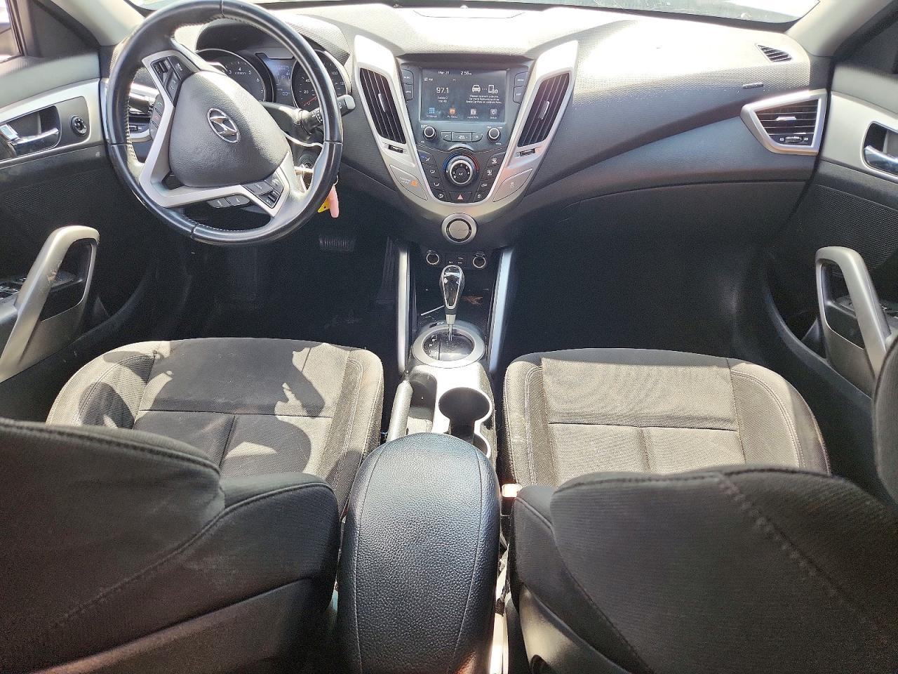 2017 Hyundai Veloster Base - zdjęcie 8