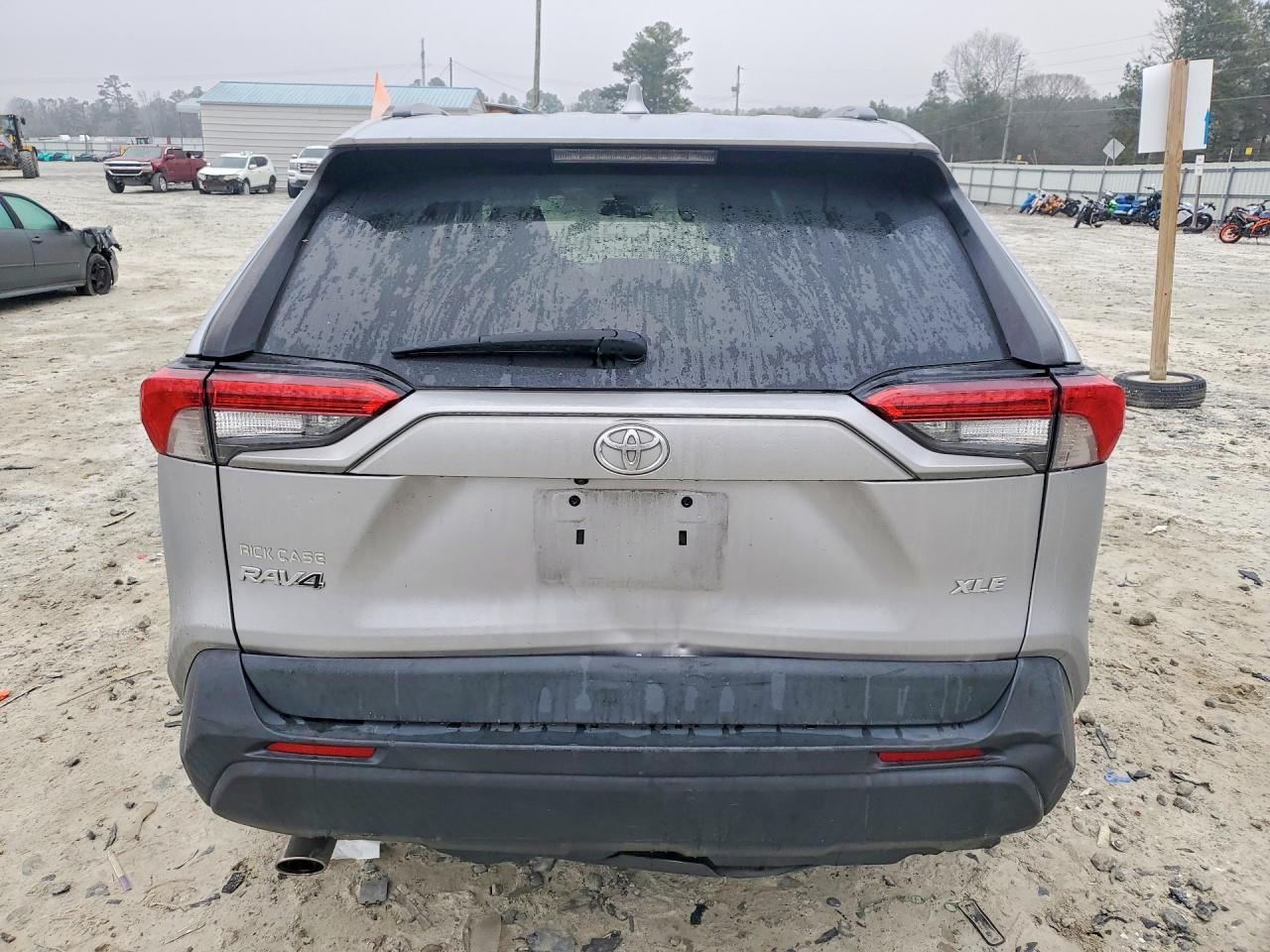 2021 Toyota Rav4 Xle - zdjęcie 6