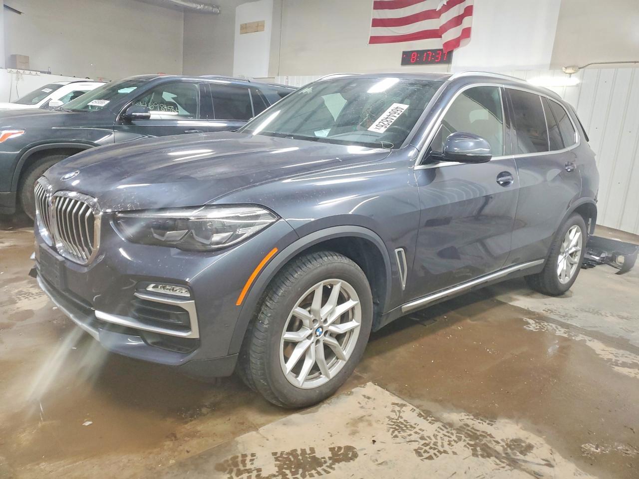 2021 BMW X5 xDrive40I - zdjęcie główne