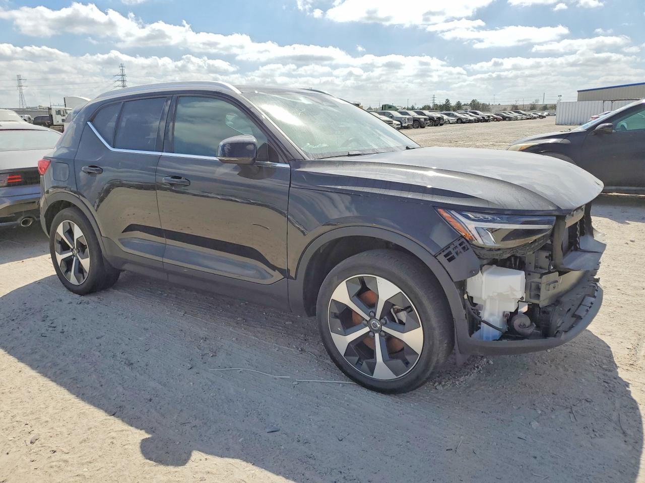 2025 Volvo Xc40 Core - zdjęcie 4