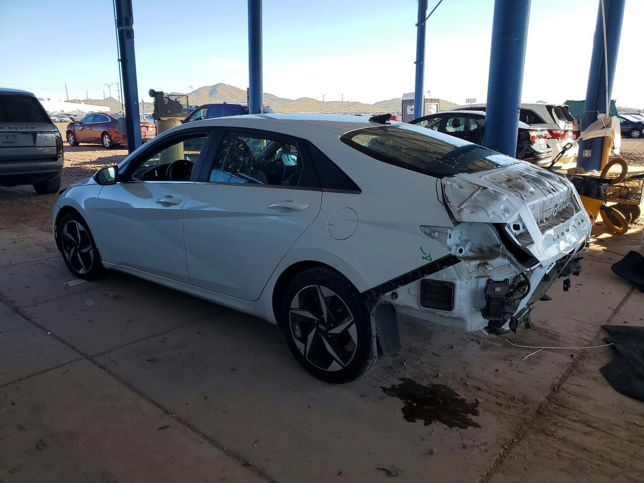 2022 Hyundai Elantra Limited - zdjęcie 2