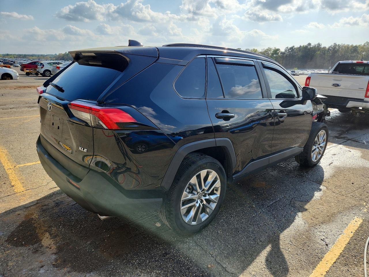 2023 Toyota Rav4 Xle Premium - zdjęcie 3