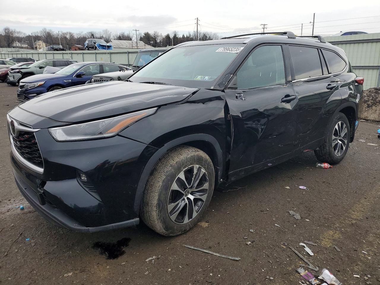 2021 Toyota Highlander Xle - zdjęcie główne