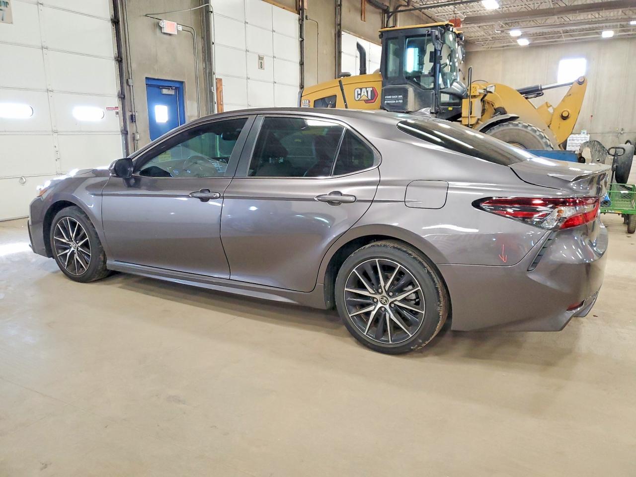 2022 Toyota Camry Se - zdjęcie 2