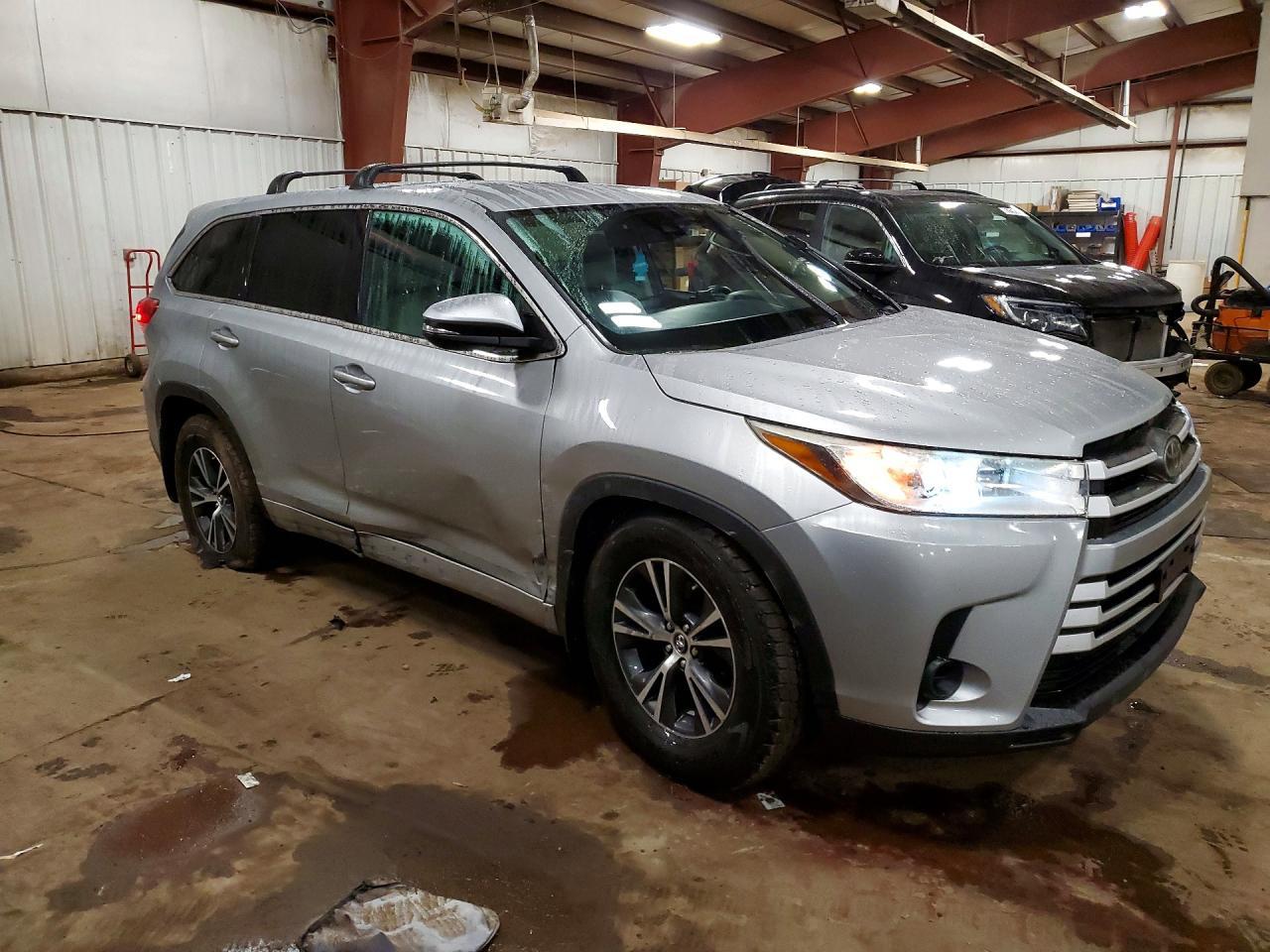 2017 Toyota Highlander Le - zdjęcie 4