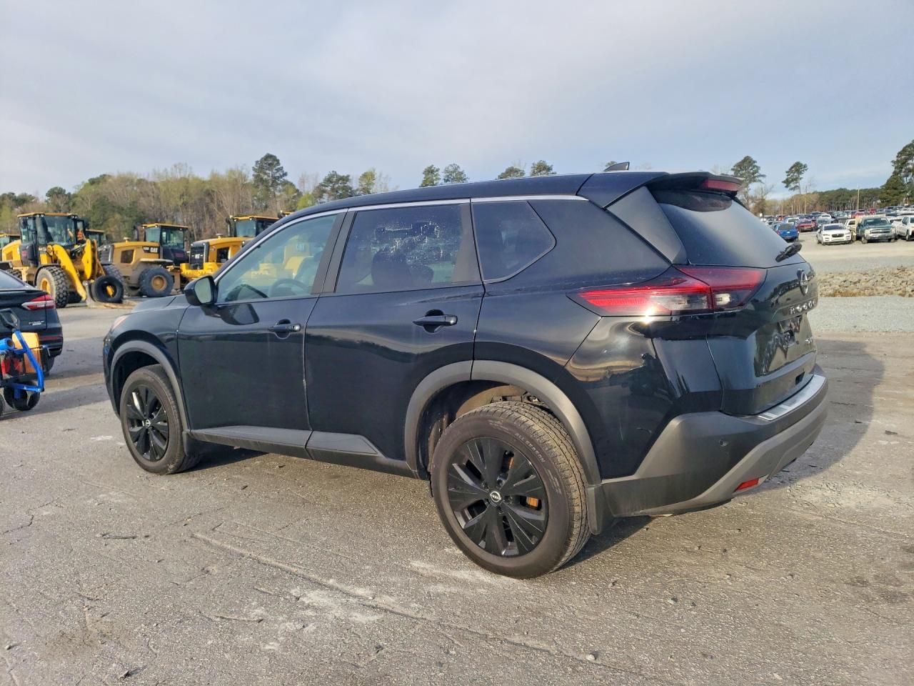 2023 Nissan Rogue Sv - zdjęcie 2