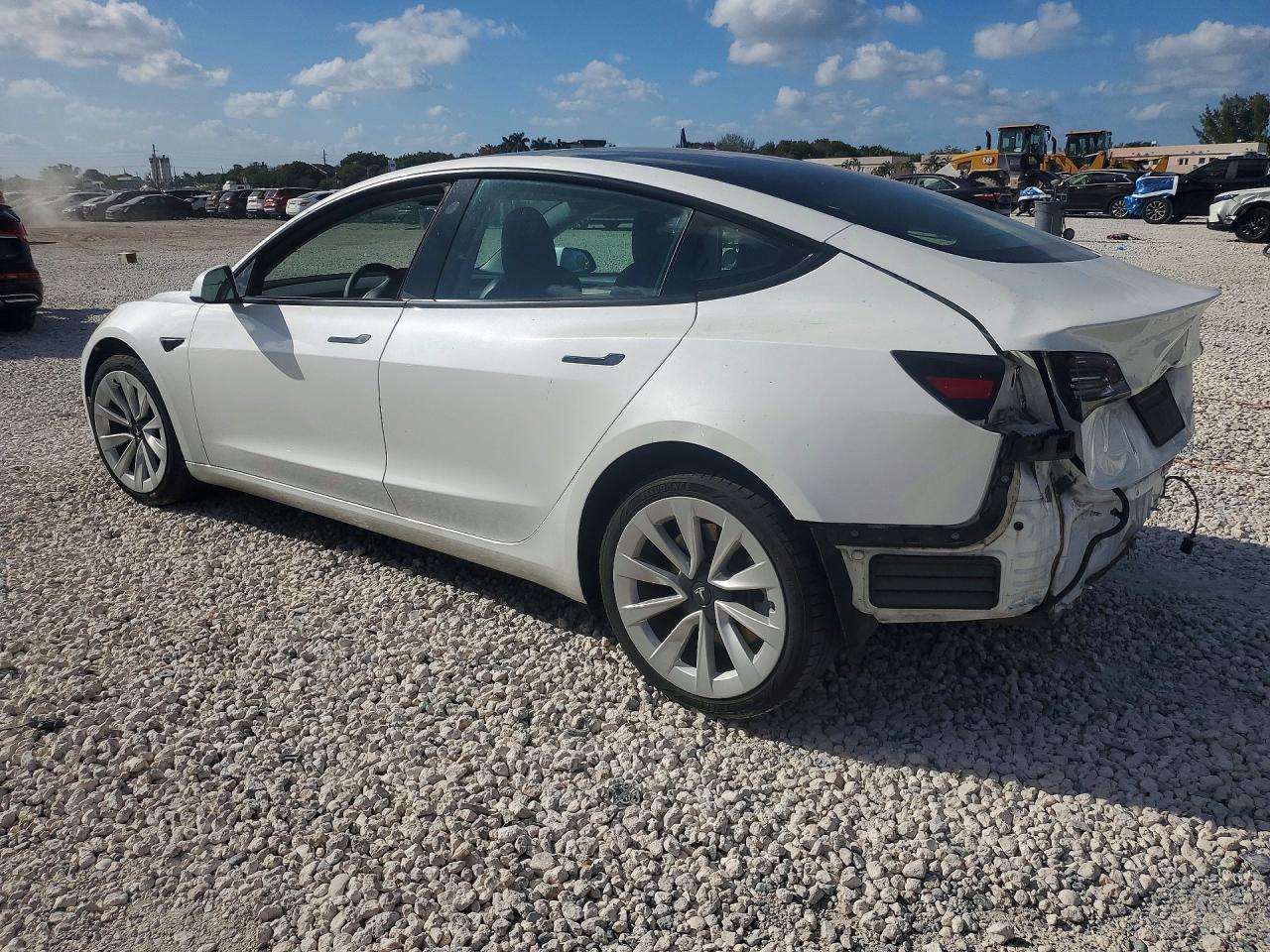 2022 Tesla Model 3 - zdjęcie 2