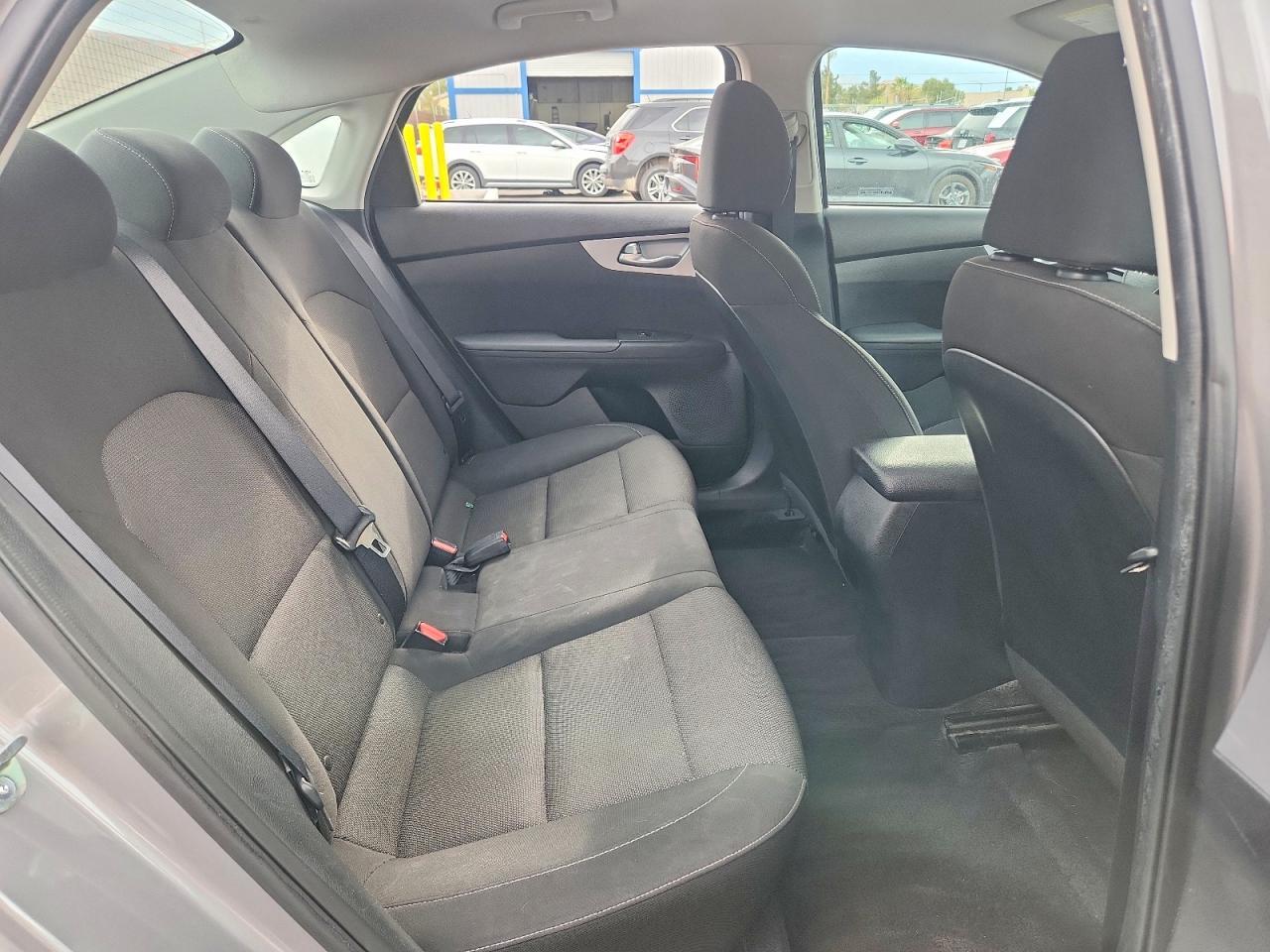 2023 Kia Forte Lxs - zdjęcie 10