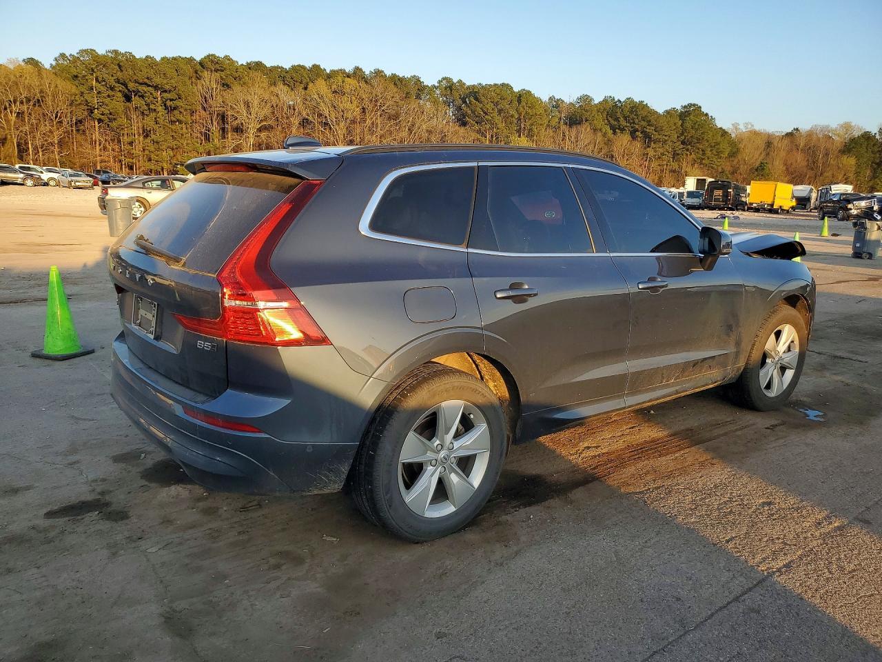 2022 Volvo Xc60 B5 Momentum - zdjęcie 3