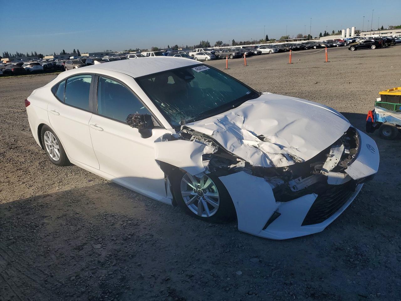 2025 Toyota Camry Le - zdjęcie 4