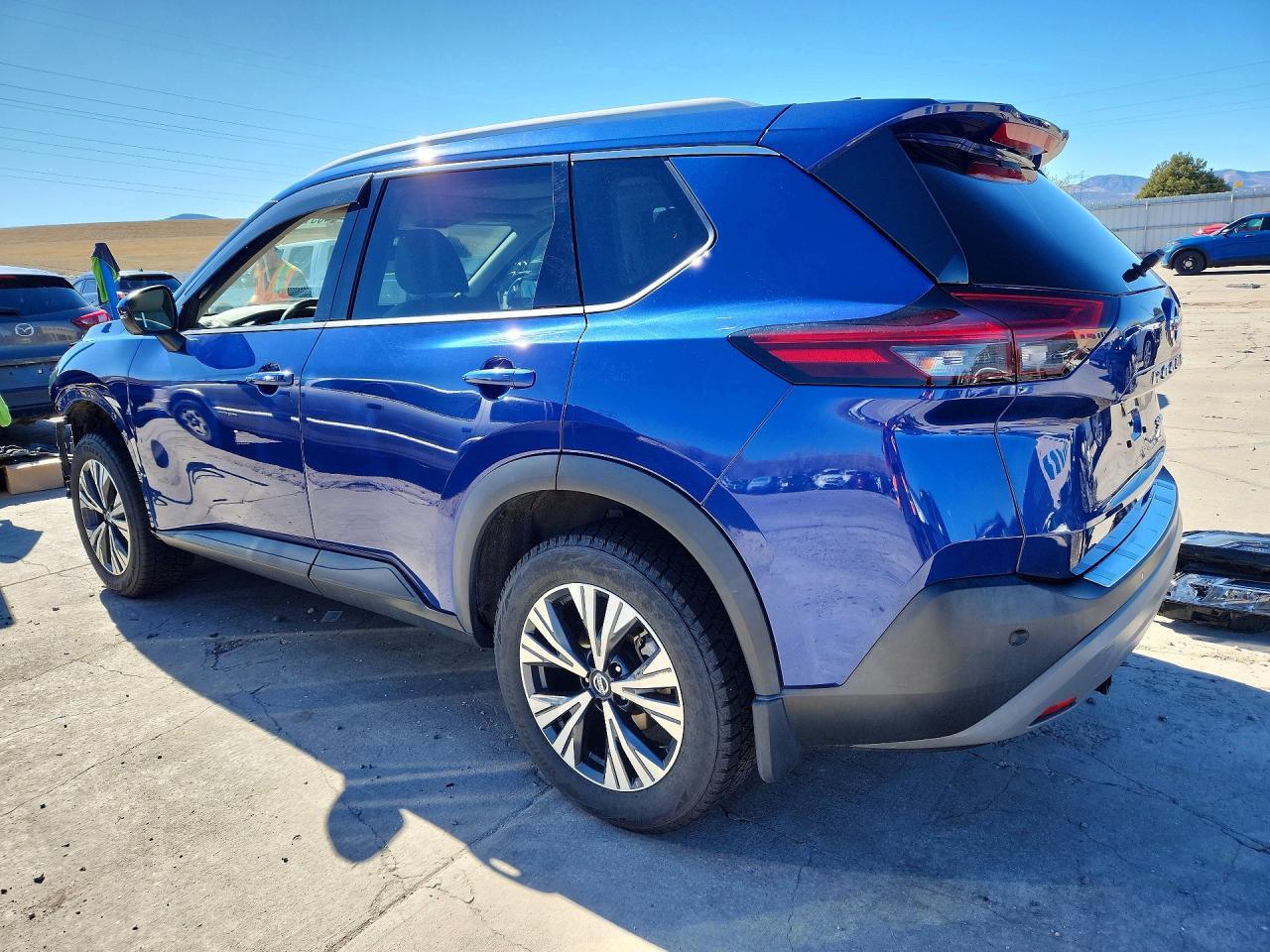 2021 Nissan Rogue Sv - zdjęcie 2