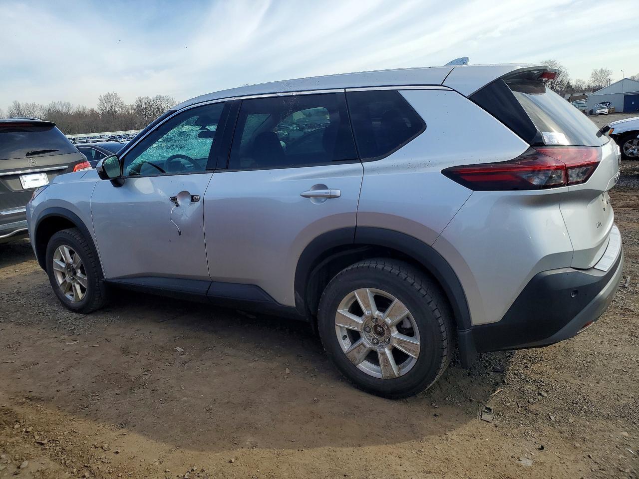 2021 Nissan Rogue Sv - zdjęcie 2