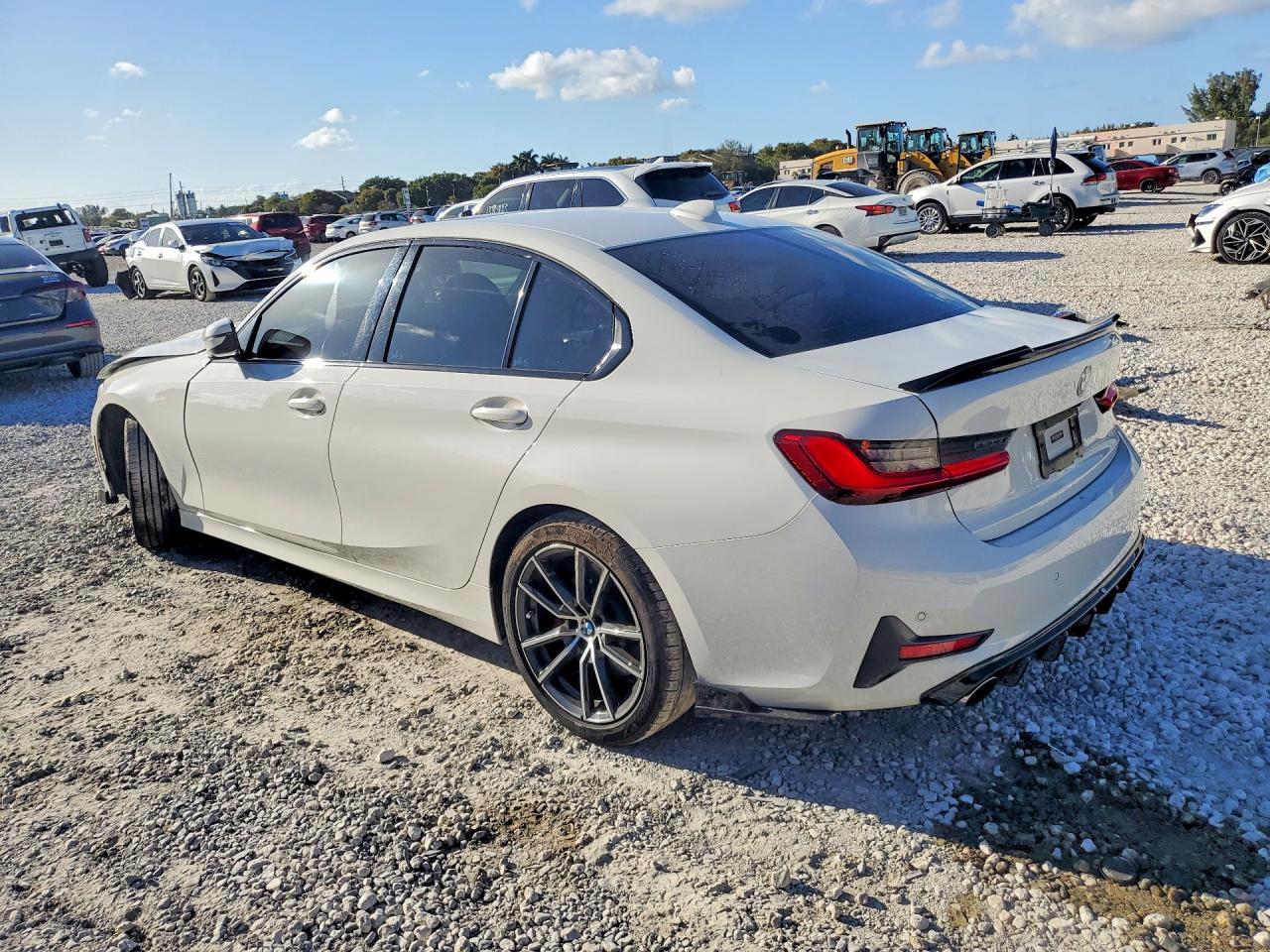 2020 BMW 330I - zdjęcie 2
