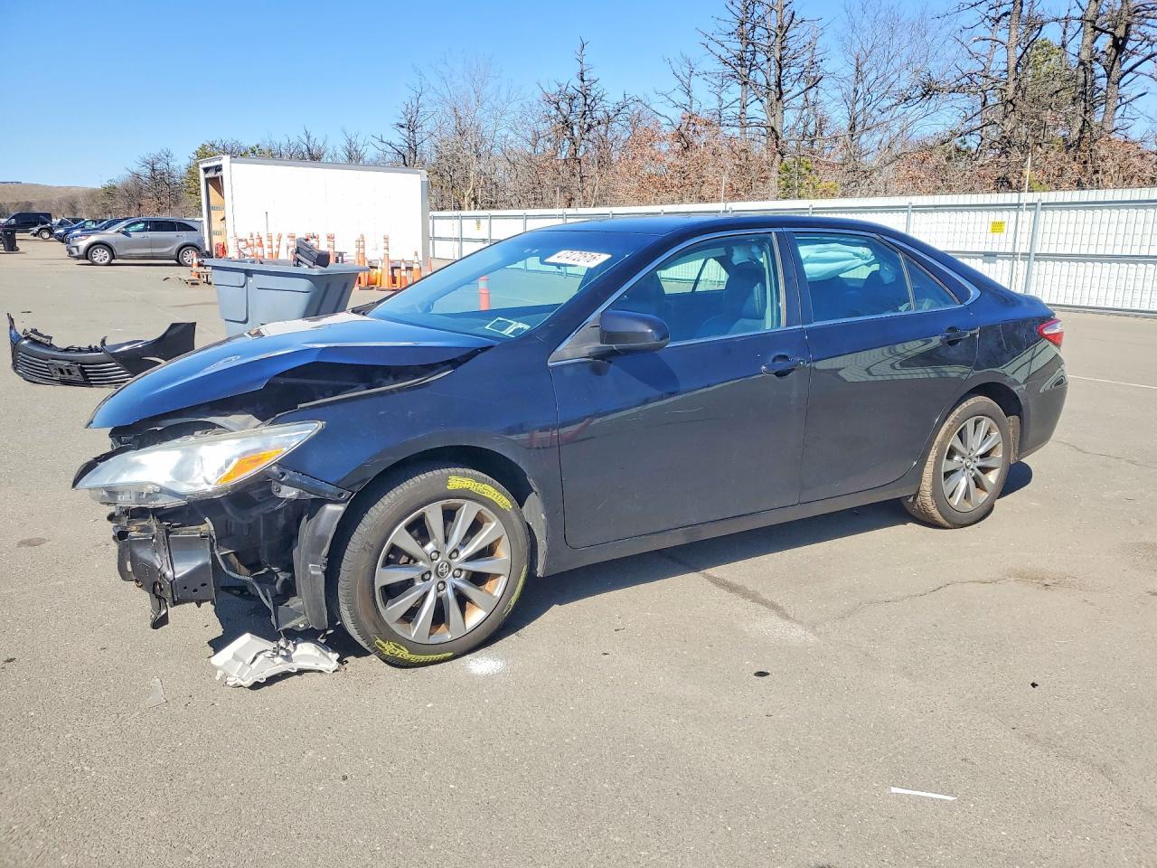 2016 Toyota Camry Xle - zdjęcie główne