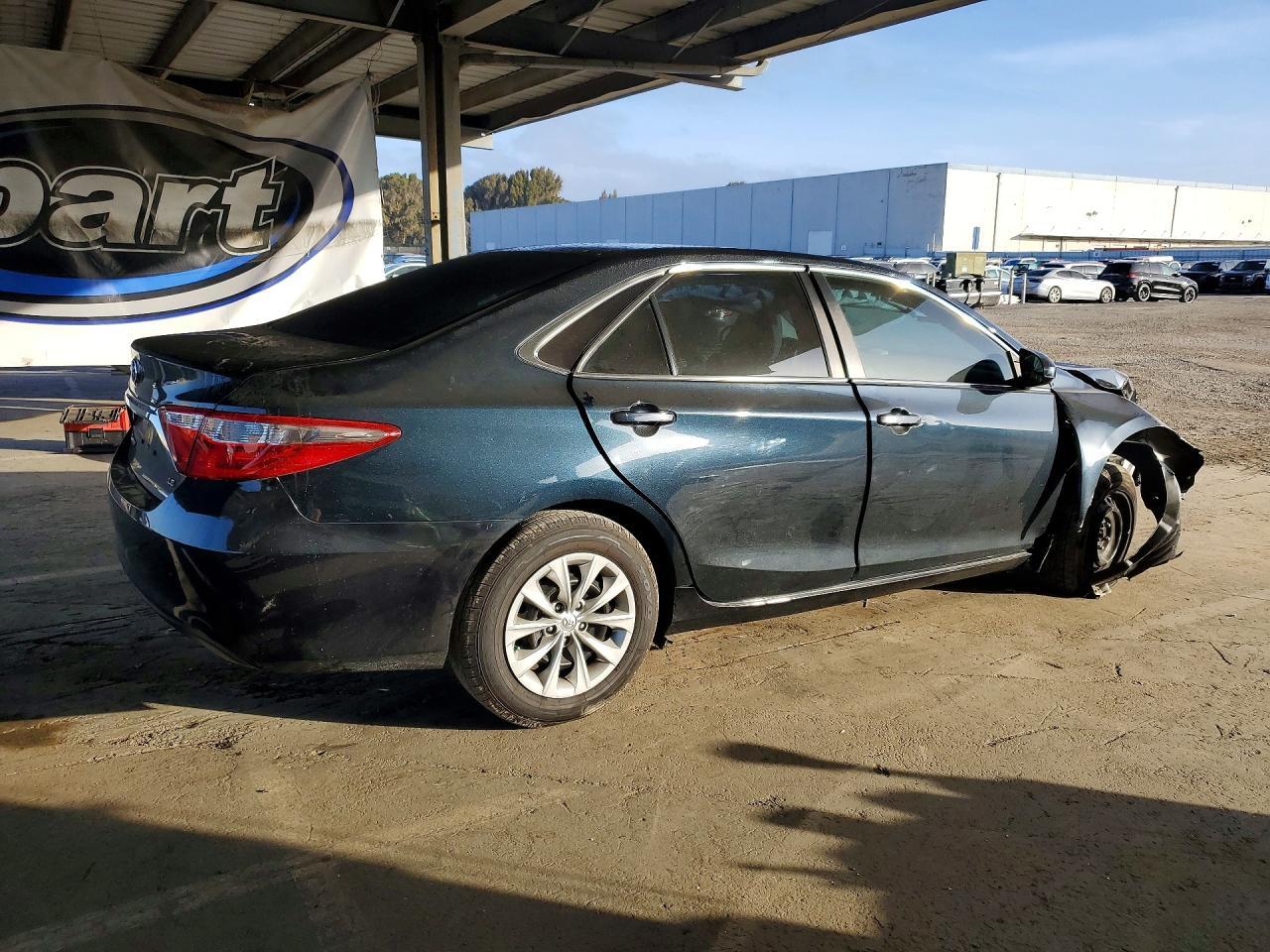 2016 Toyota Camry Le - zdjęcie 3