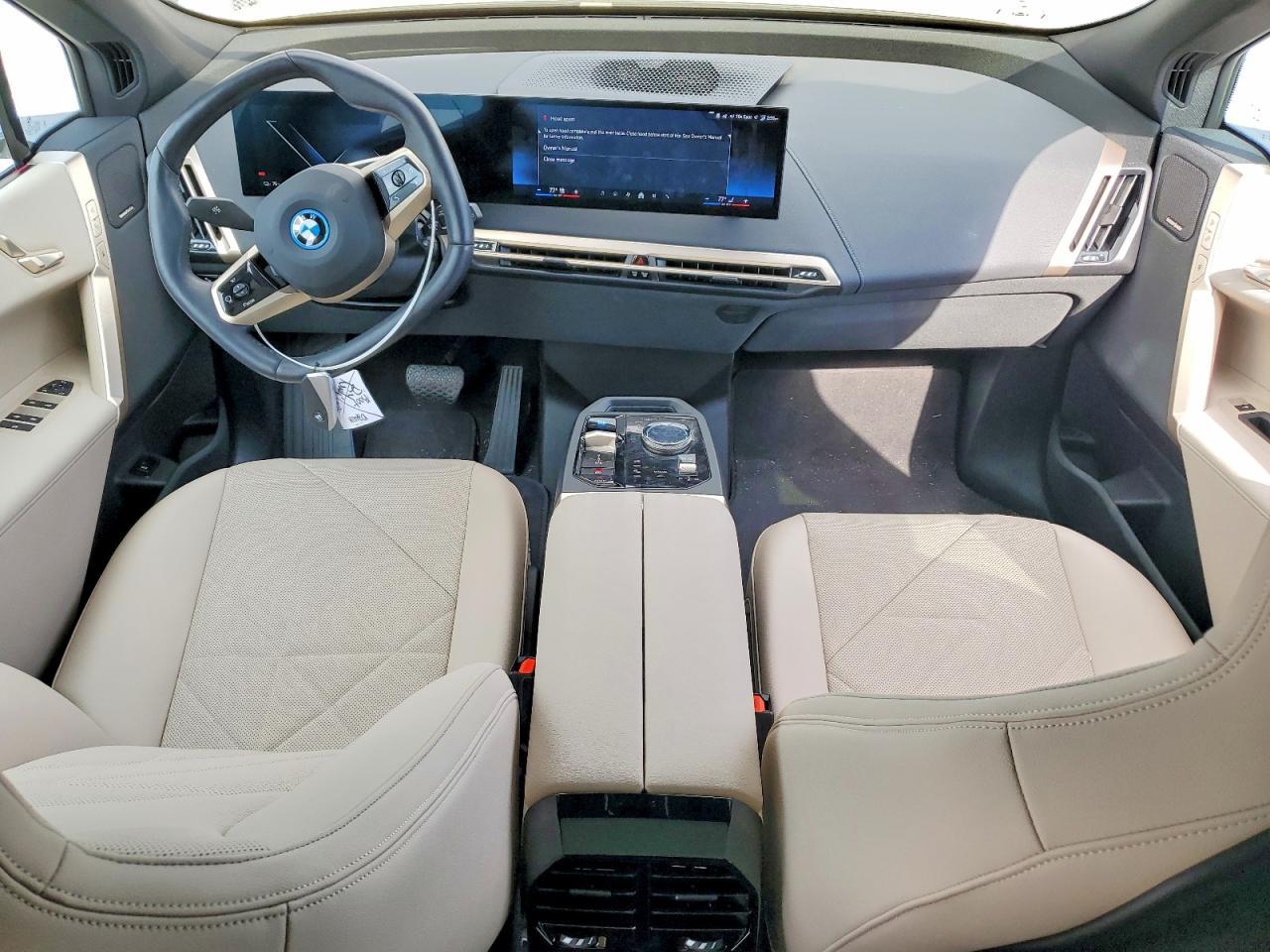 2025 BMW Ix xDrive50 - zdjęcie 8