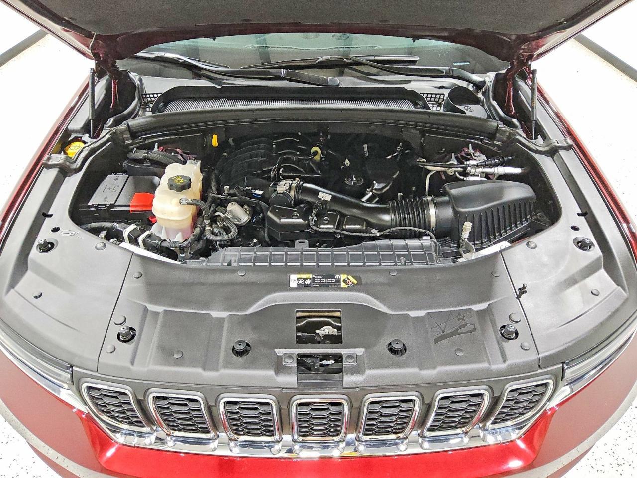 2025 Jeep Grand Cherokee Laredo - zdjęcie 12