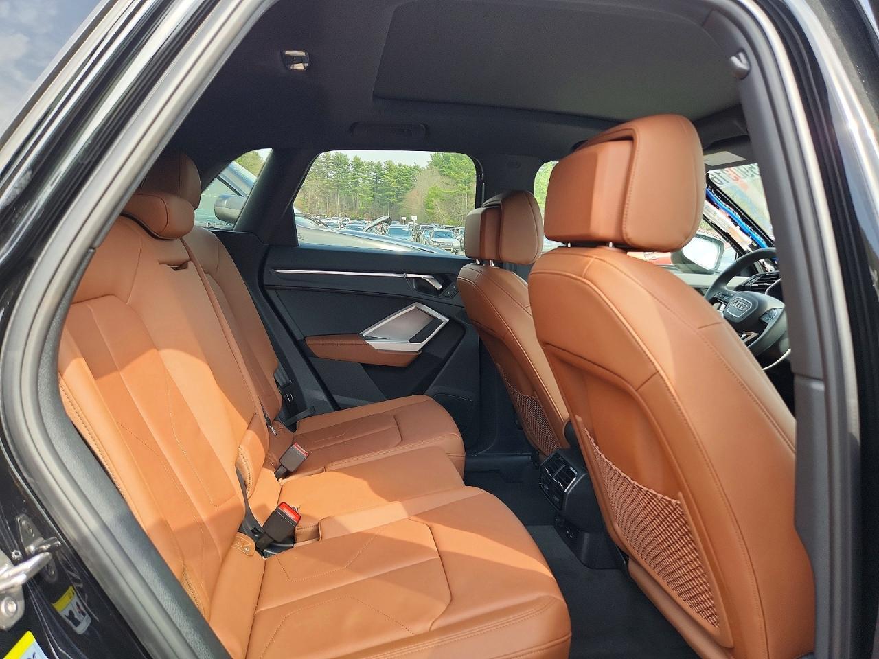 2025 Audi Q3 Premium Plus S Line 45 - zdjęcie 11