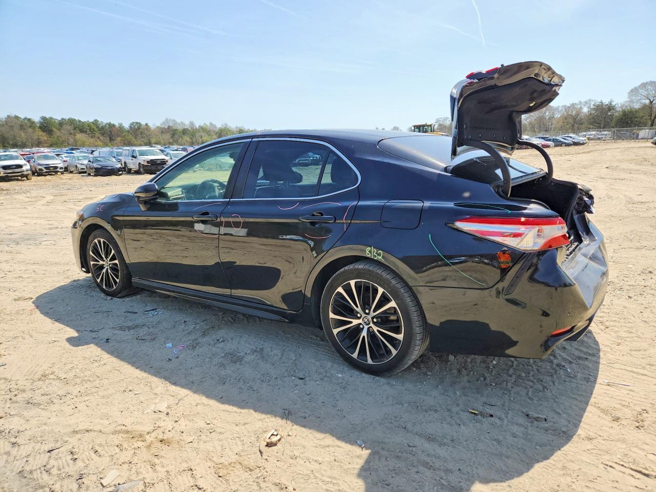 2018 Toyota Camry Se - zdjęcie 2