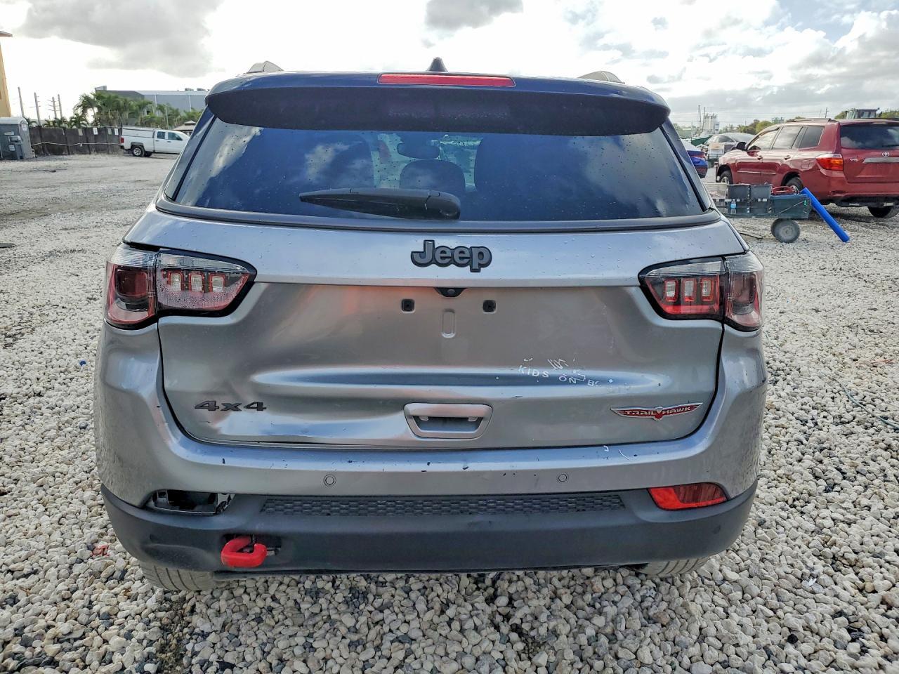 2021 Jeep Compass Trailhawk - zdjęcie 6