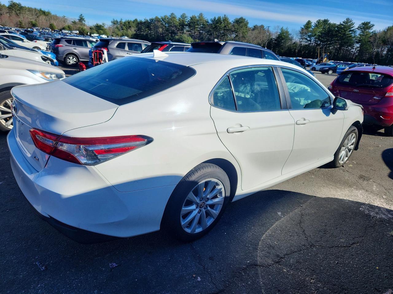 2020 Toyota Camry Le - zdjęcie 3