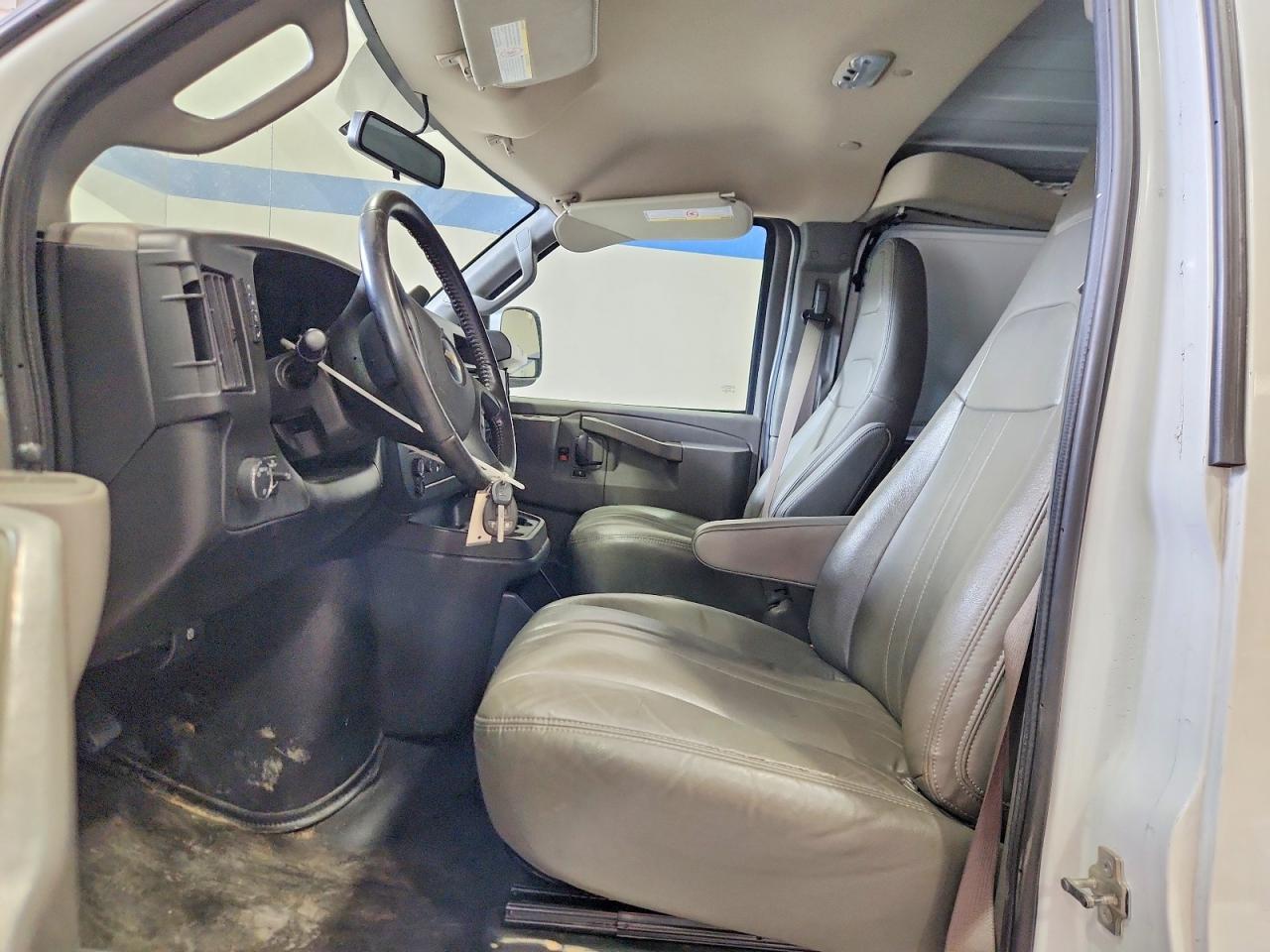 2023 Chevrolet Express G2500 - zdjęcie 7